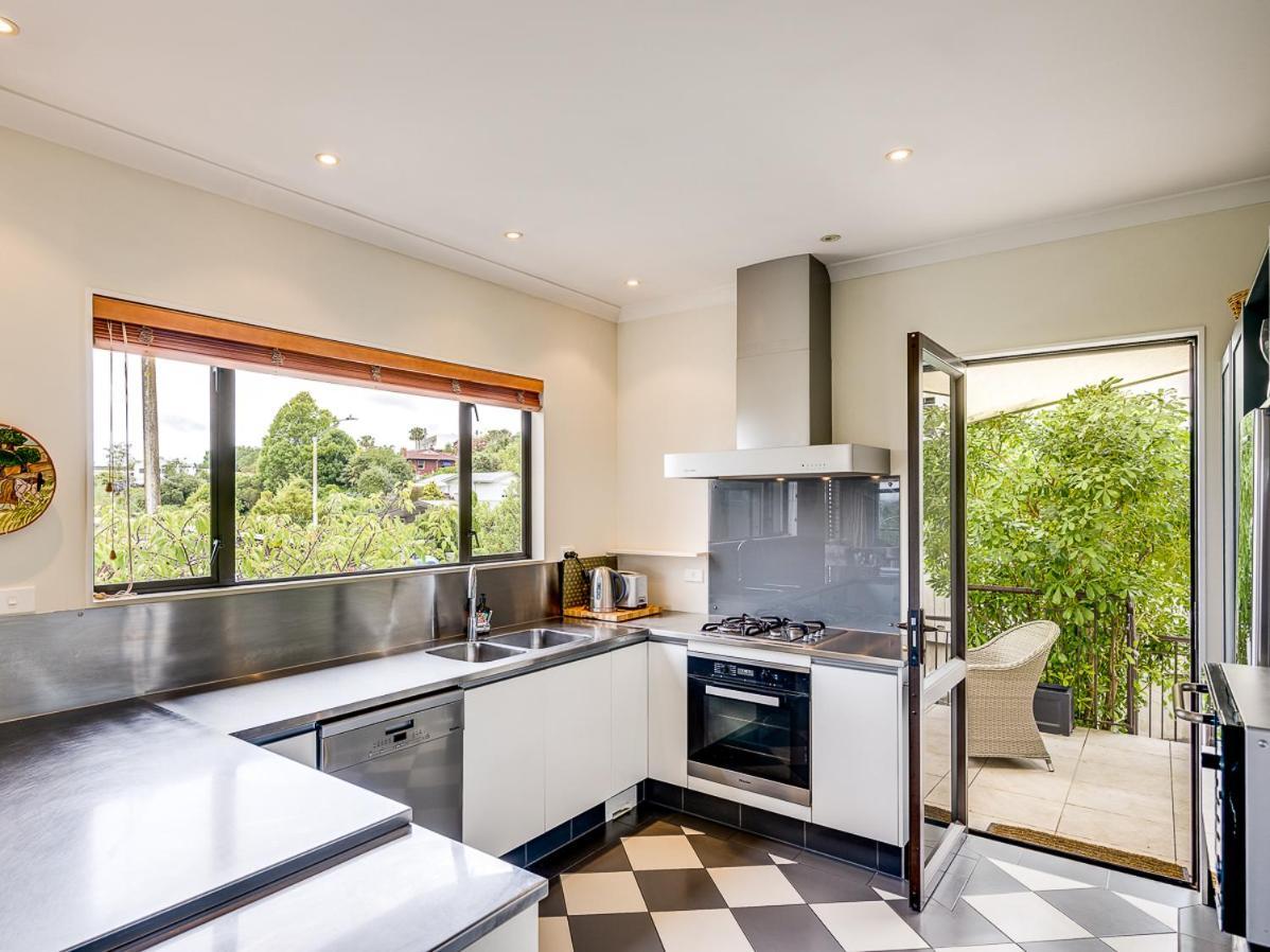 Busby Hill Villa - Havelock North Holiday Home Экстерьер фото