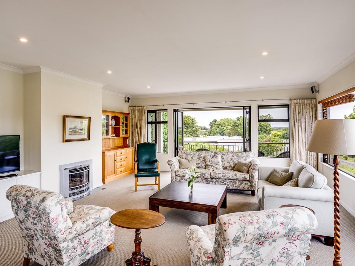 Busby Hill Villa - Havelock North Holiday Home Экстерьер фото