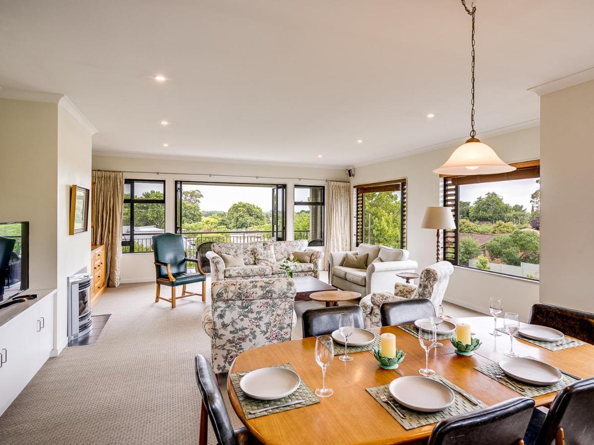 Busby Hill Villa - Havelock North Holiday Home Экстерьер фото