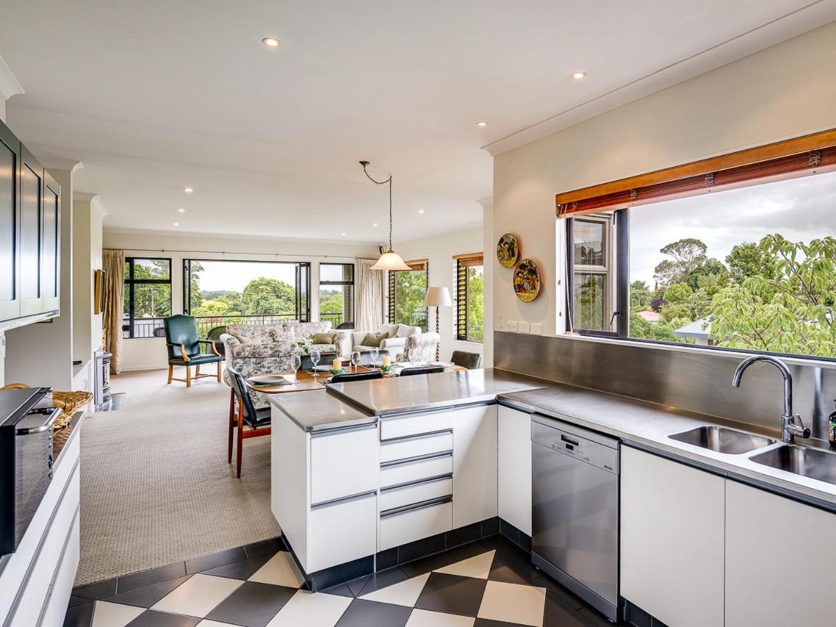 Busby Hill Villa - Havelock North Holiday Home Экстерьер фото