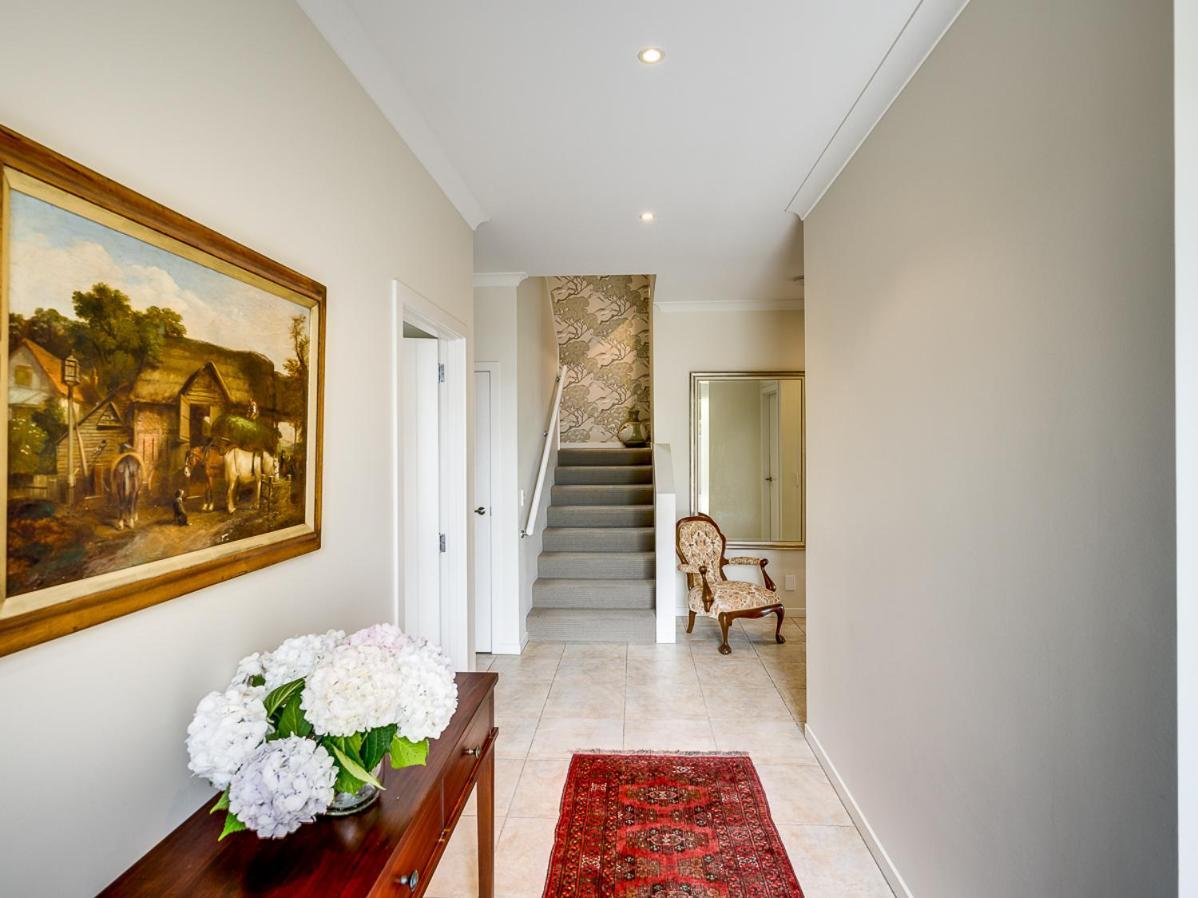 Busby Hill Villa - Havelock North Holiday Home Экстерьер фото