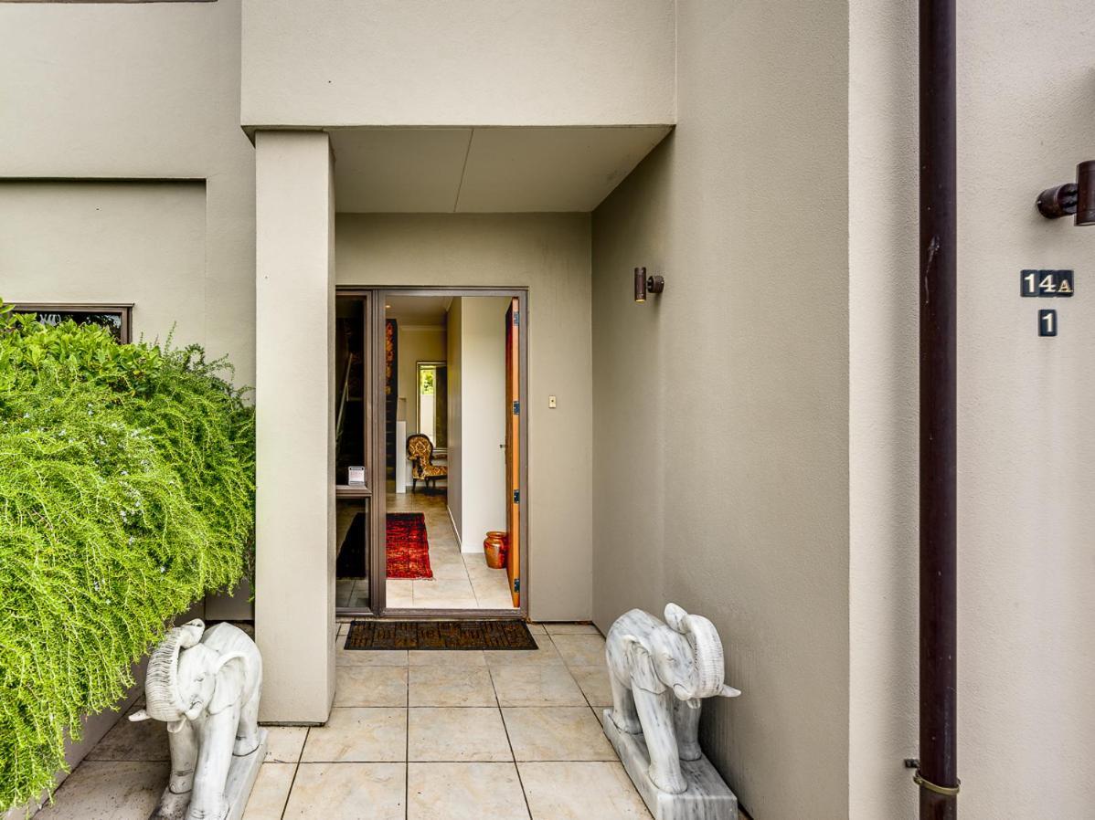 Busby Hill Villa - Havelock North Holiday Home Экстерьер фото
