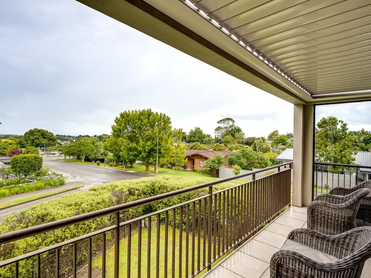 Busby Hill Villa - Havelock North Holiday Home Экстерьер фото