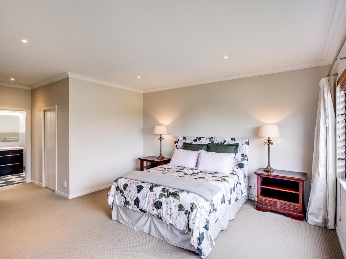 Busby Hill Villa - Havelock North Holiday Home Экстерьер фото