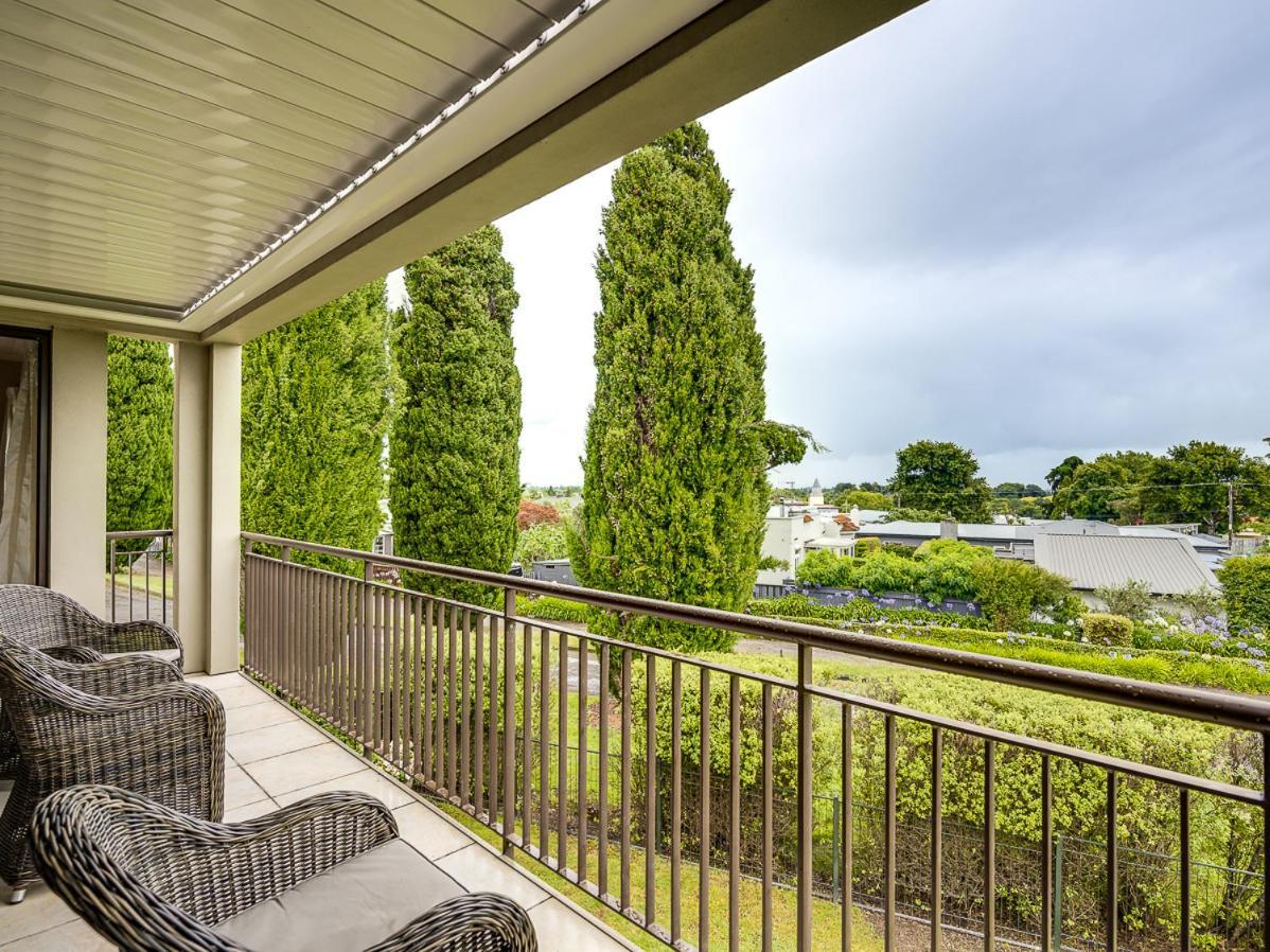 Busby Hill Villa - Havelock North Holiday Home Экстерьер фото
