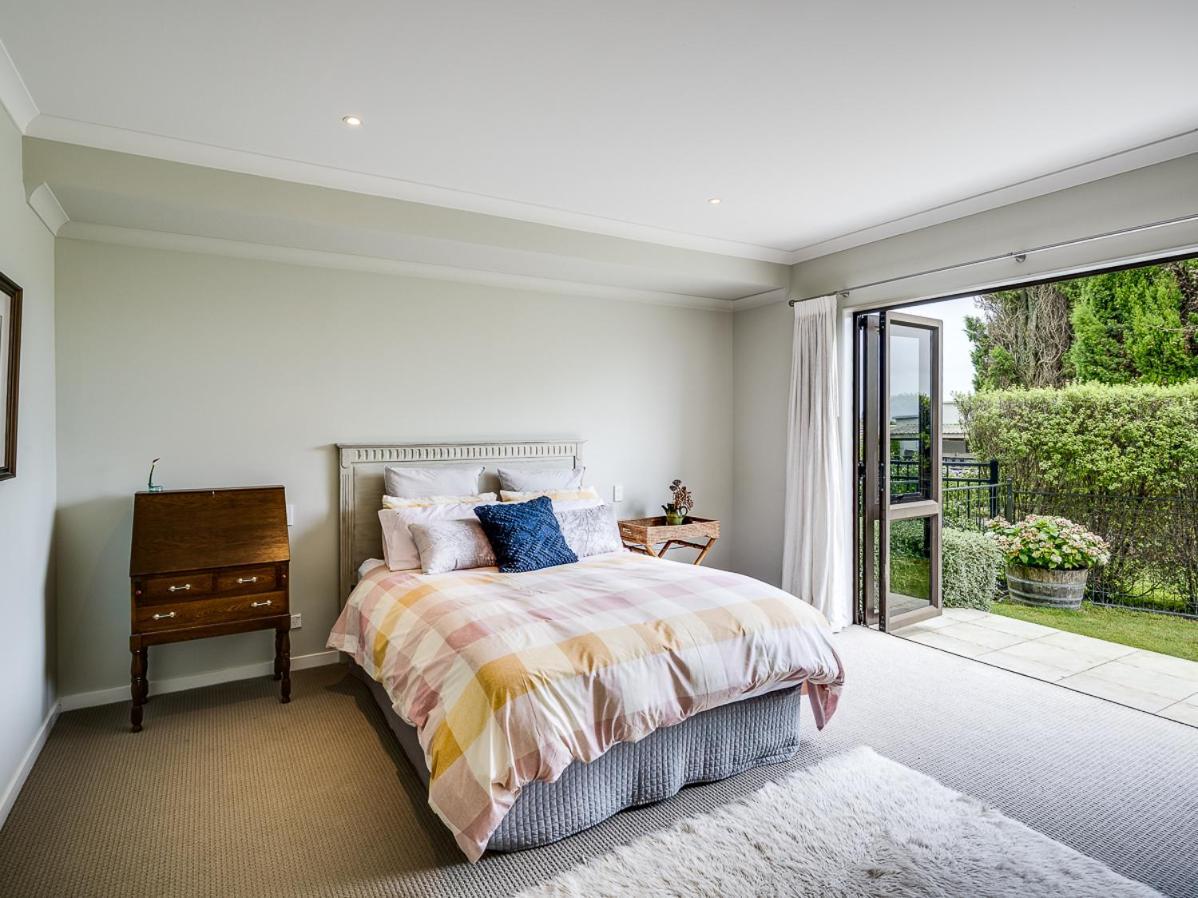 Busby Hill Villa - Havelock North Holiday Home Экстерьер фото